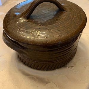 8 cup pottery casserole pot